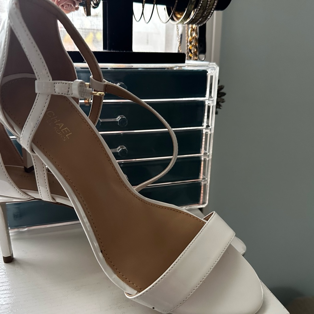 MICHAEL Michael Kors Tan White Heels with Stiletto - Picture 3 of 6